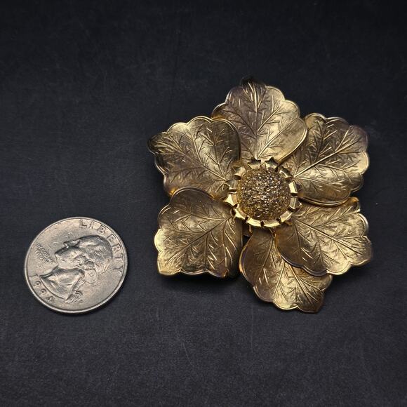Large Gold Tone Flower Brooch Vintage Costume Jewelry Timeless Spring Classic - Picture 2 of 6